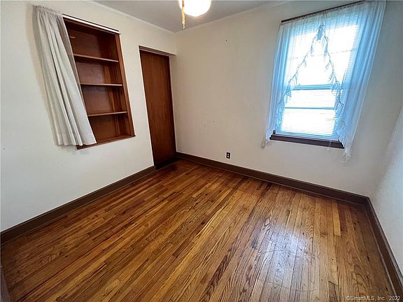 5th image of 573 Henry Avenue Ext