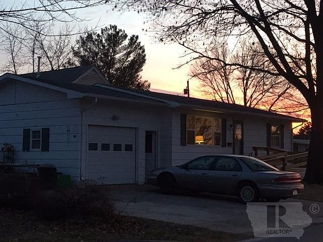2nd image of 2621 Vineyard St