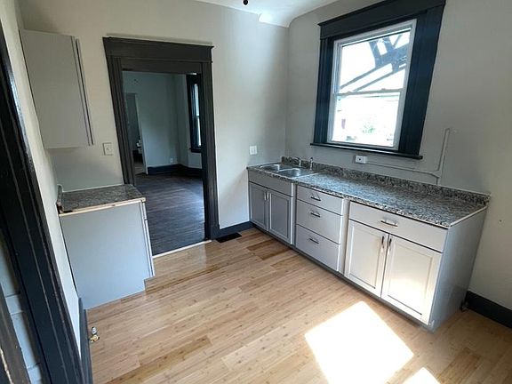 3rd image of 3310 Perkins Ave APT 1