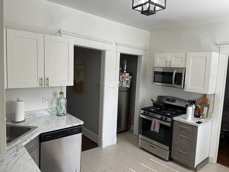 2914 N Clark St #3 — Photo 4