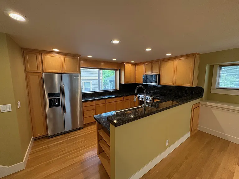 2110 Nob Hill Ave N #B — Photo 5