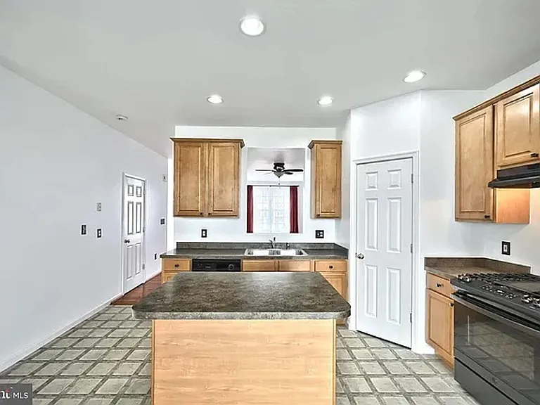 1193 Ledge Dr — Photo 5