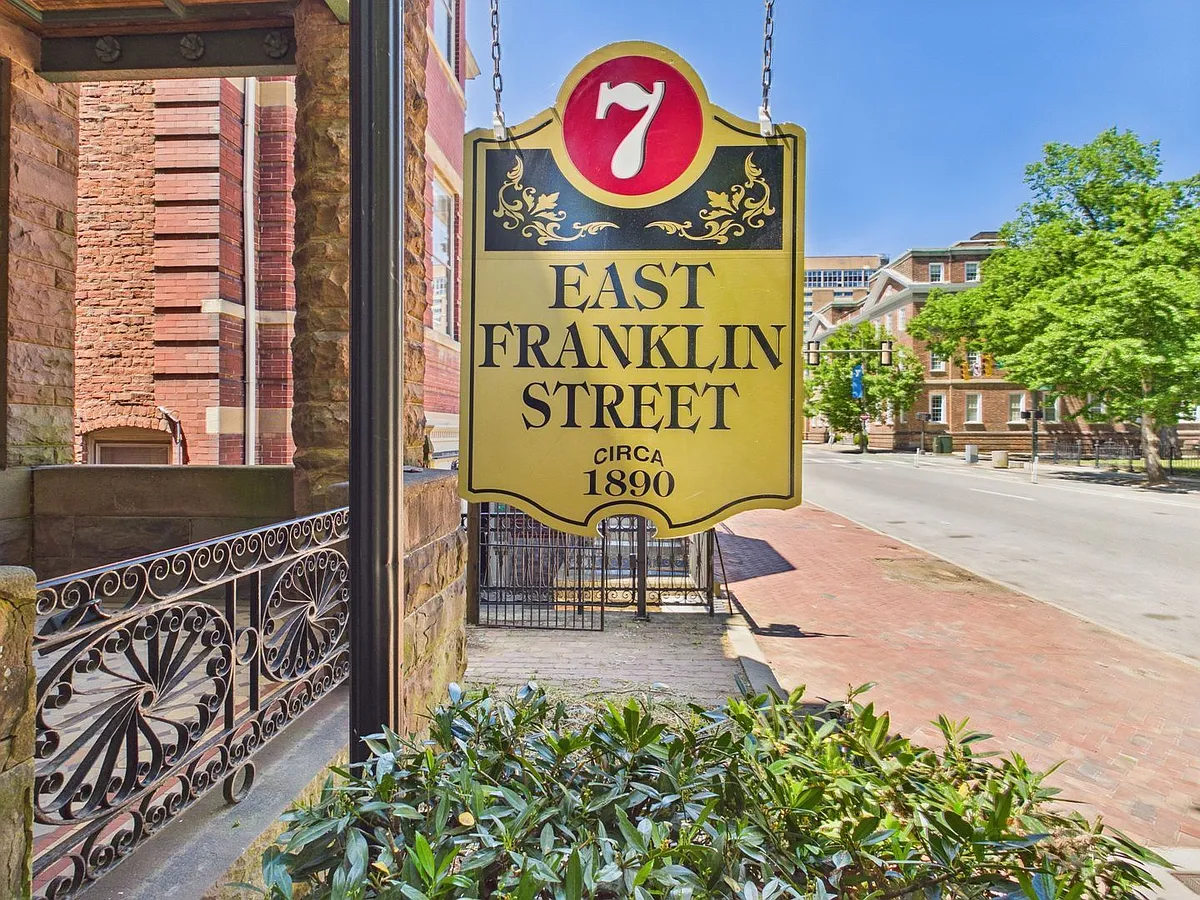 Building Photo - 7 E Franklin St #3