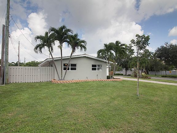 3rd image of 1261 NE 26th Avenue