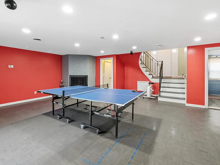 682 Floyd St — Photo 41