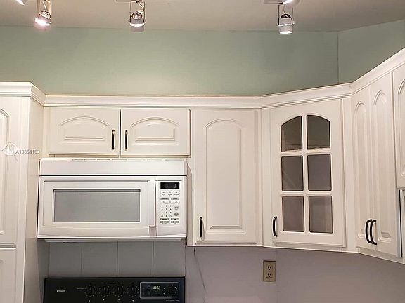 4th image of 500 Bayview Dr APT 217