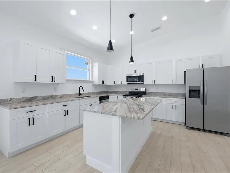 8 Bank Ct — Photo 10