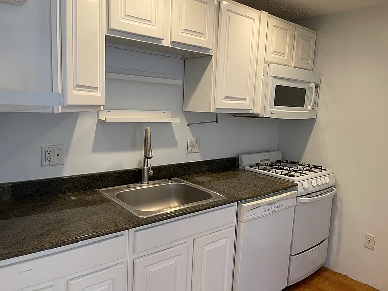 118 Sciarappa St #1 — Photo 4