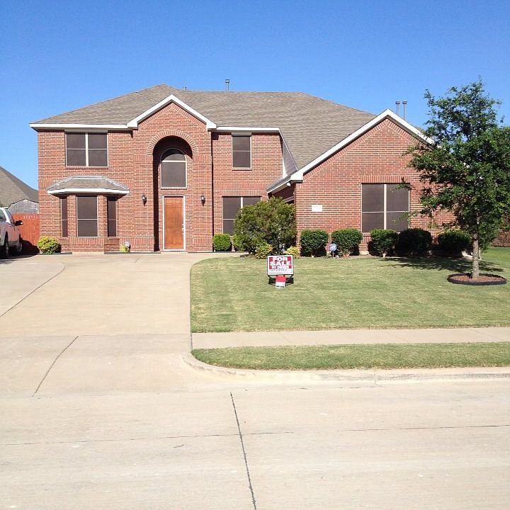 1st image of 1004 Surrey Dr