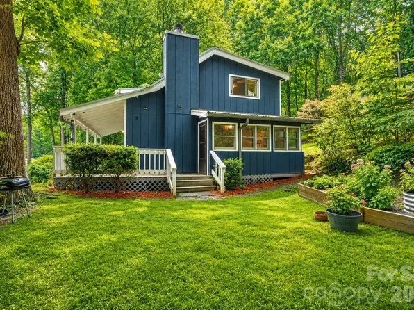100 Bristol Ln, Maggie Valley, NC 28751