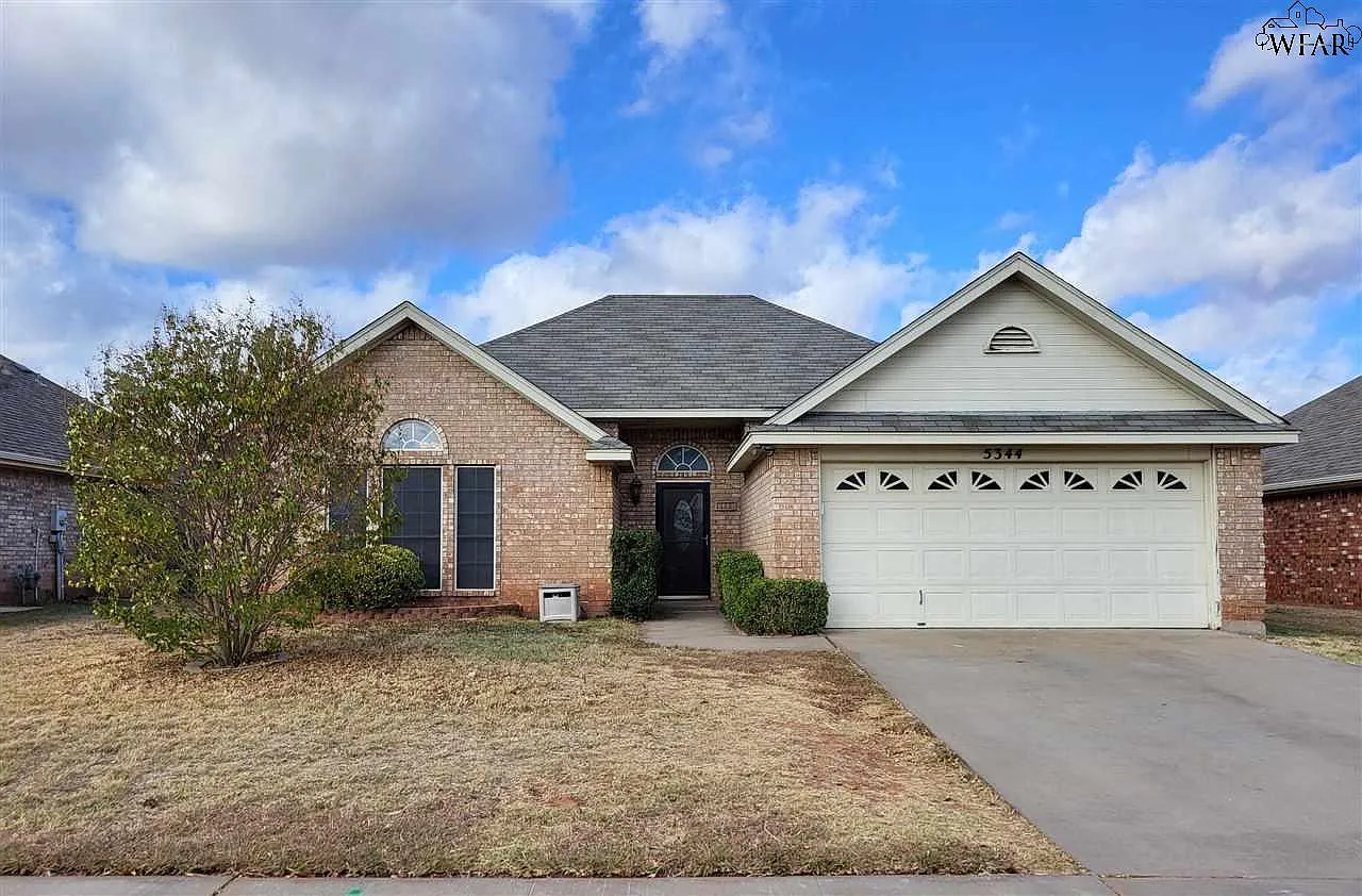 3 bed, 2.0 bath, 1390 sqft, $1,800 — Photo 1