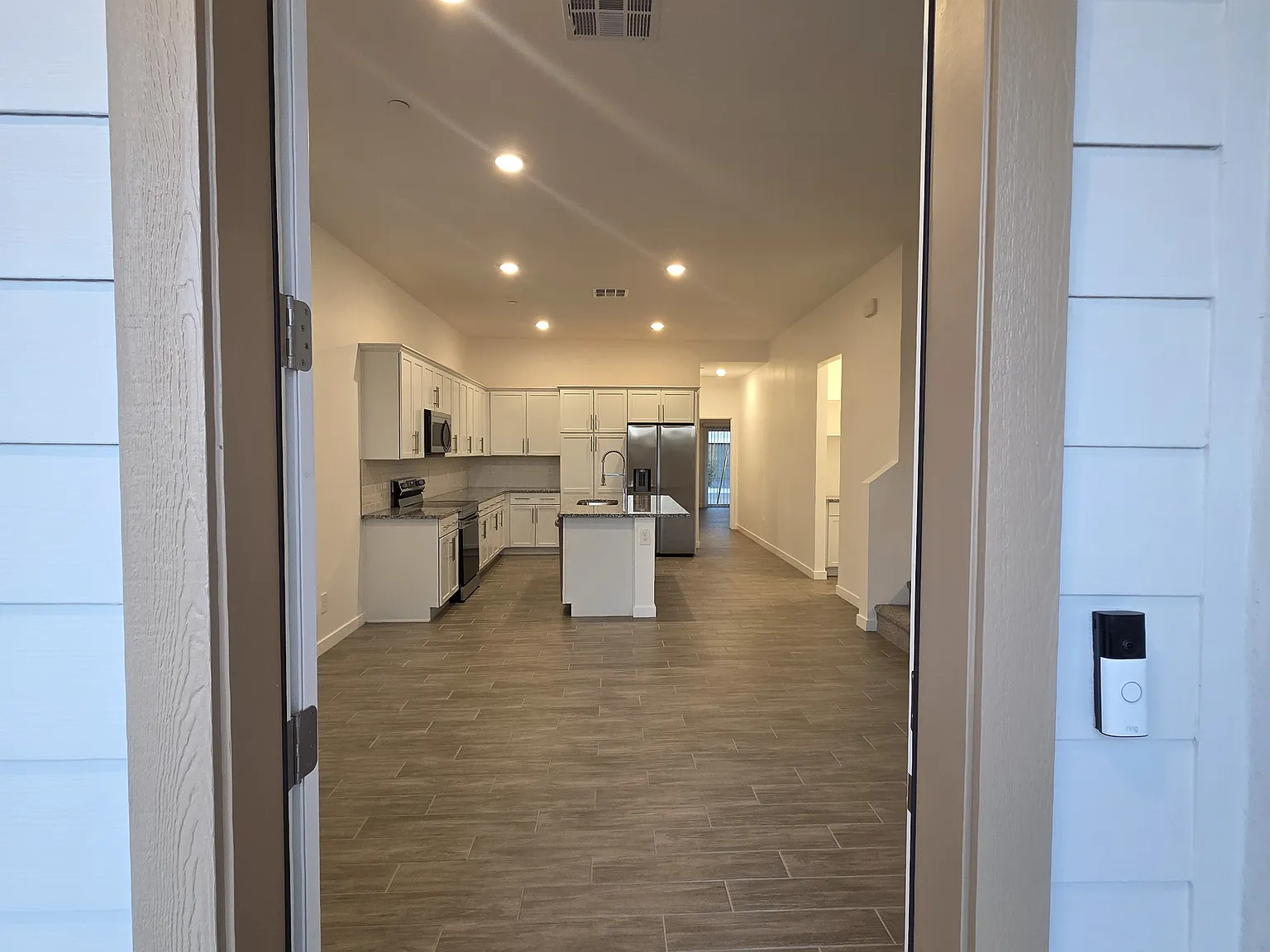 3 bed, 2.5 bath, 1818 sqft, $1,995 — Photo 3