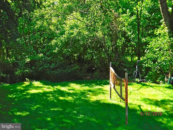 Large fenced yard, backs to trees & stream