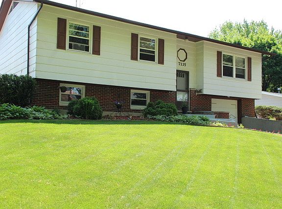 2nd image of 7135 Hawthorne Ln