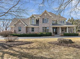 6919 W Applewood Ln, Spring Grove, IL 60081