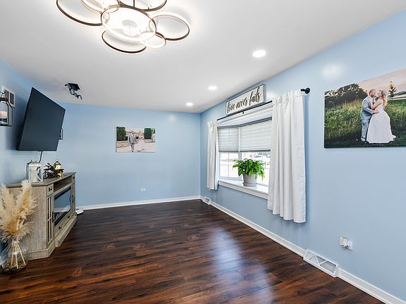 4th image of 10248 S 80th Ct