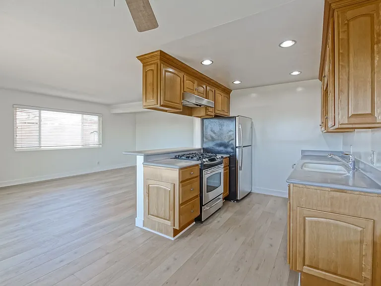 1720 Ardmore Ave #301 — Photo 14
