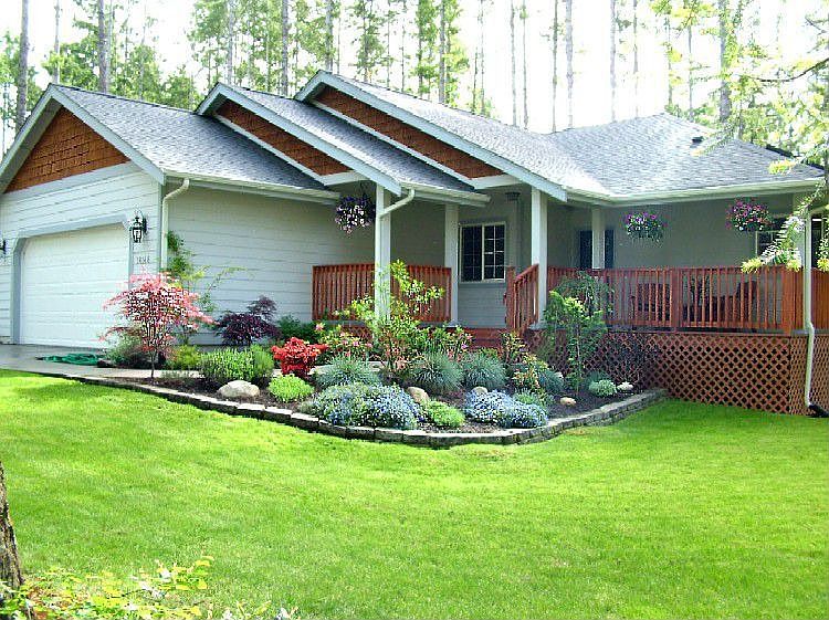  Beautiful home and yard           