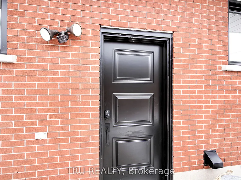 2643 Don St #B — Photo 2