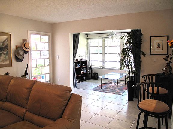 4th image of 1115 Circle Drive #C