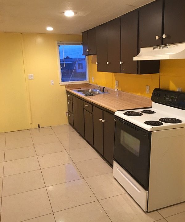 1st image of 9859 Olympic Dr NE