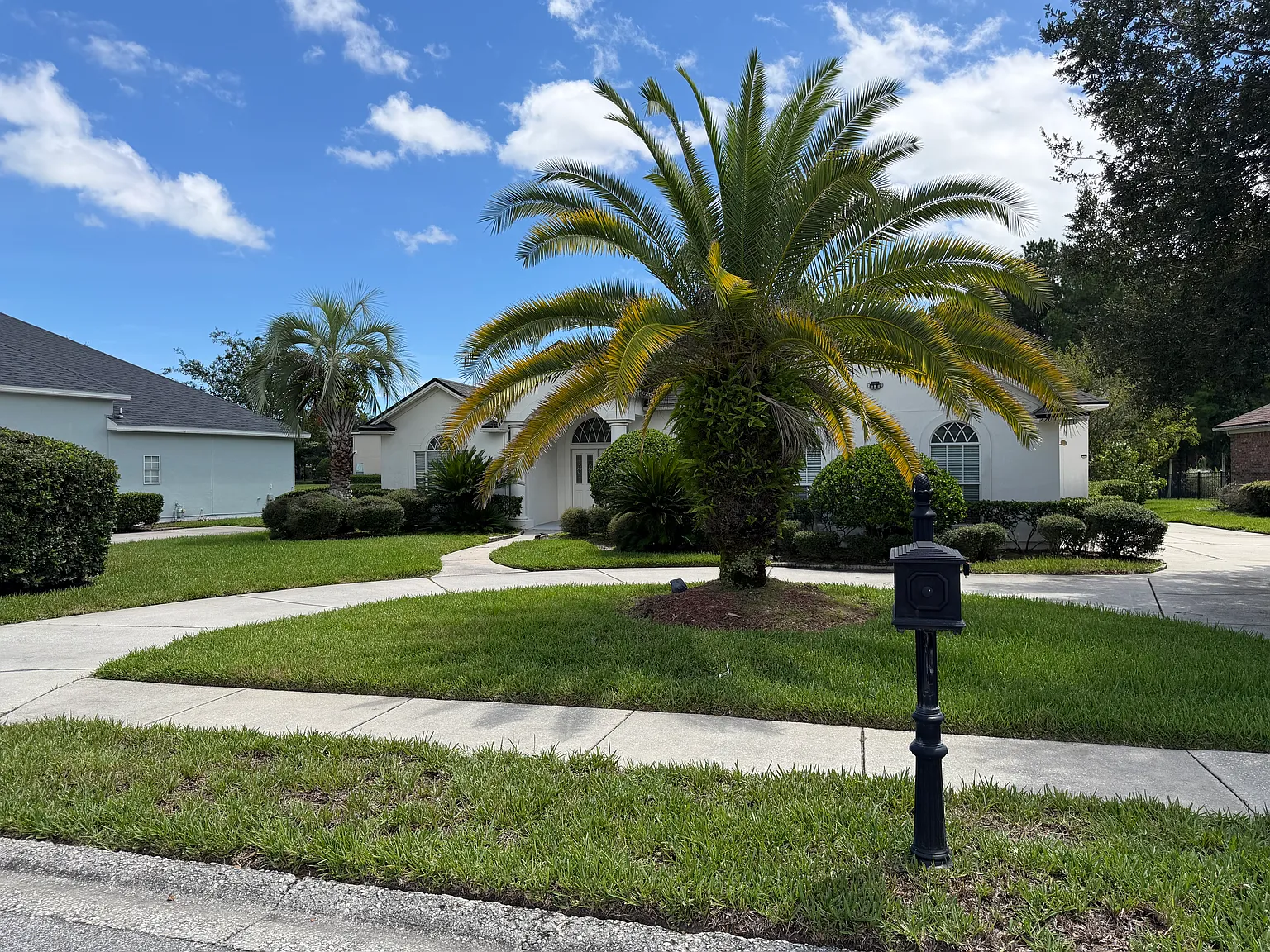 5 bed, 3900 sqft, $4,195 — Photo 2