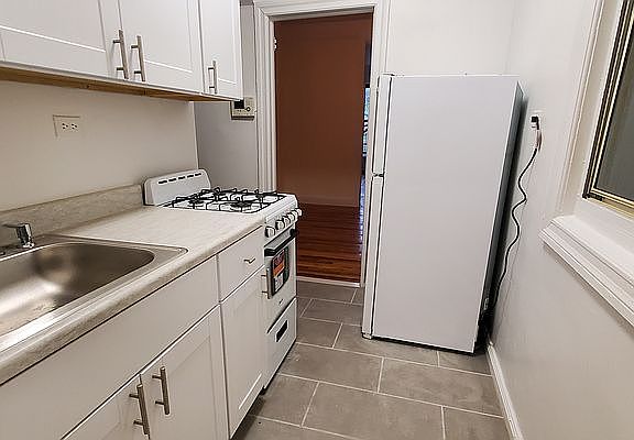 4th image of 350 E 87th St #C1