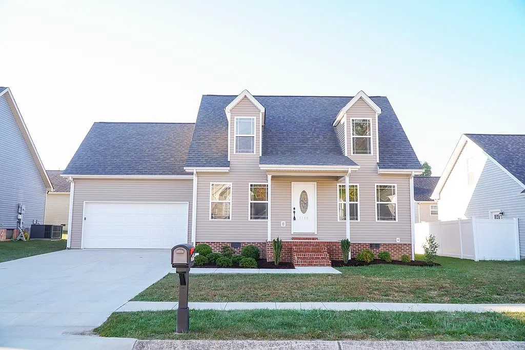 3 bed, 1700 sqft, $1,900 — Photo 1