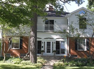 312 E Scranton Ave, Lake Bluff, IL