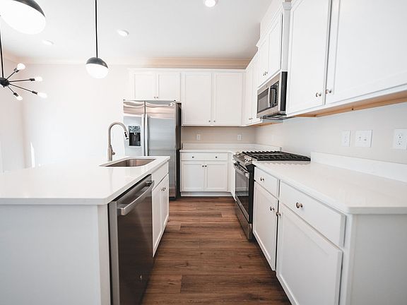 4th image of 110B Westmoreland St