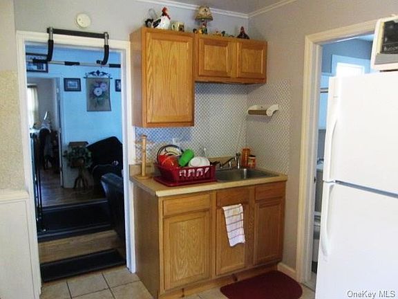 2nd image of 139 Ball St