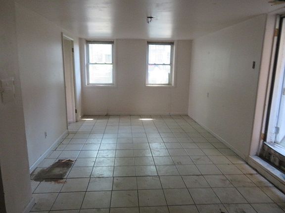 2nd image of 4622 S Winchester Ave