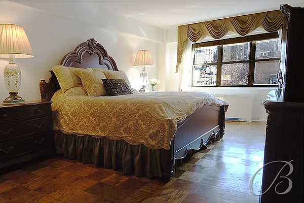 Sold by Bellmarc Realty | media 3