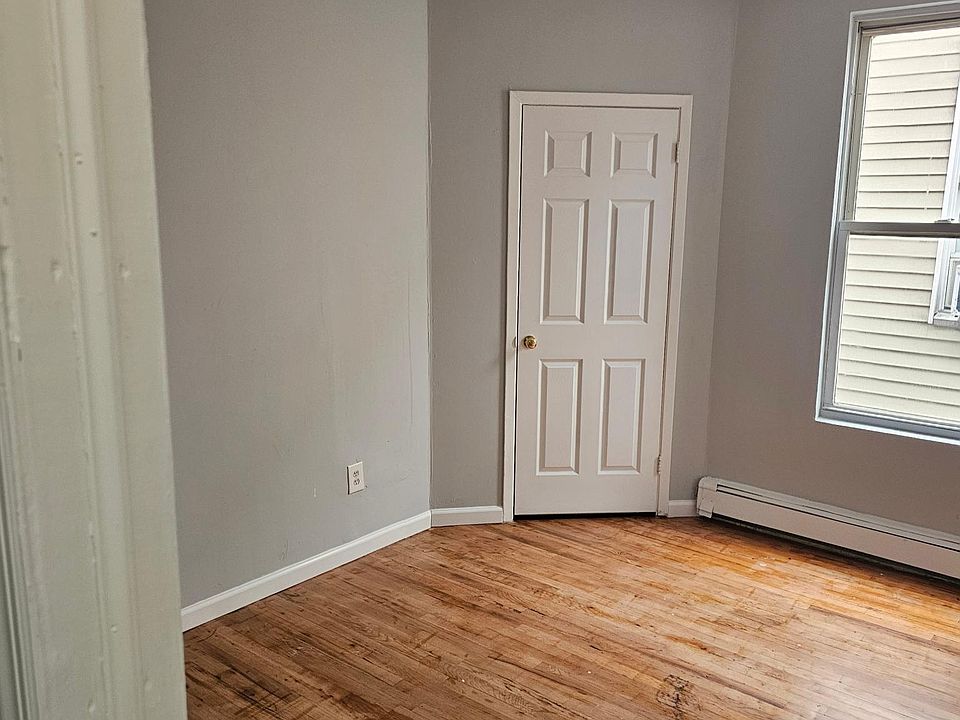 1st image of 296 Woodworth Ave Floor 3