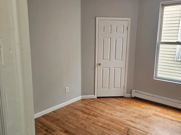 296 Woodworth Ave Floor 3, Yonkers, NY 10701