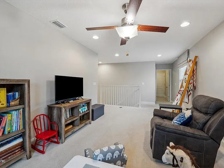 1120 Persimmon Dr — Photo 31