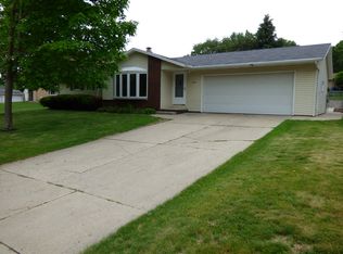 610 Menlo Park Rd, Green Bay, WI 54302