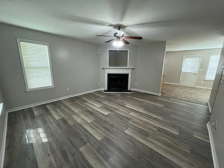 102 Prancer Cir — Photo 2
