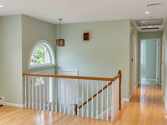 4th image of 7 Brewster Rd