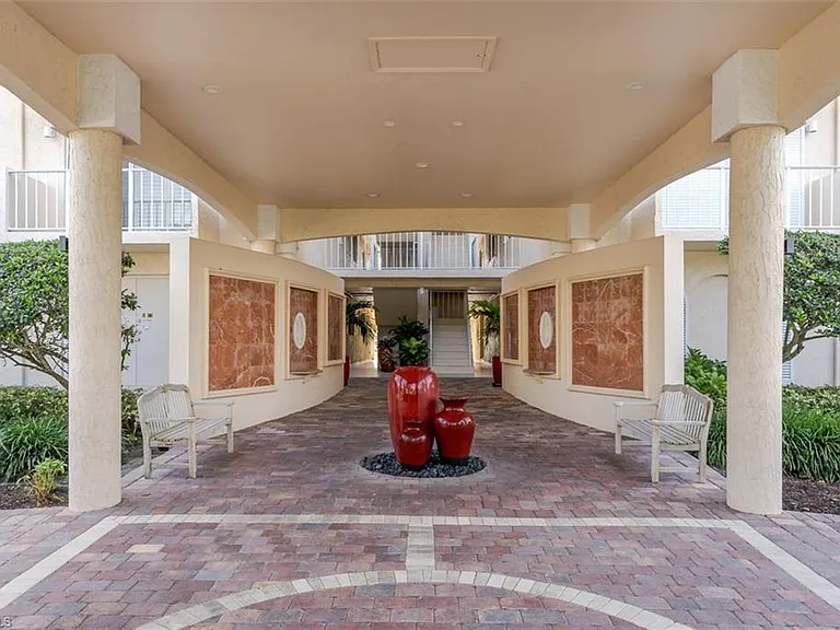 3450 Gulf Shore Blvd N #210 — Photo 27