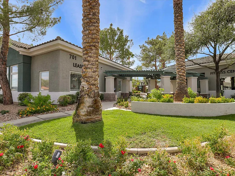 South Valley Ranch — Photo 4