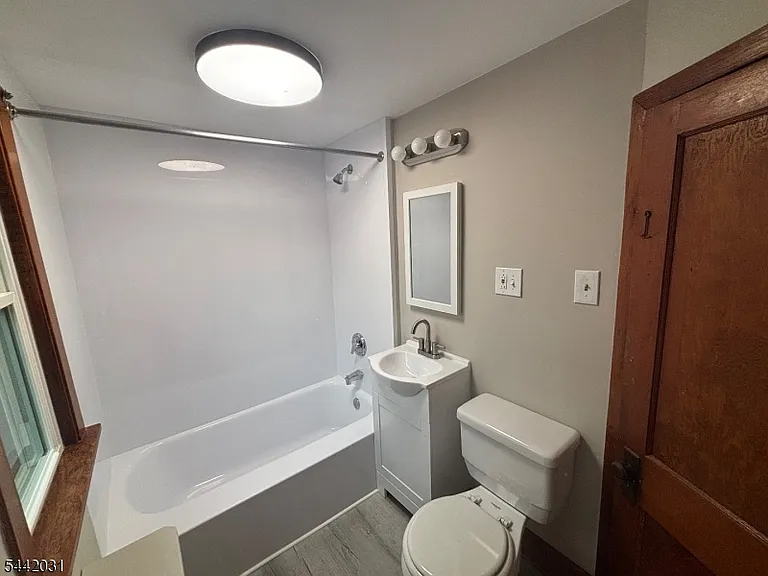 6 Thatcher Ave — Photo 13