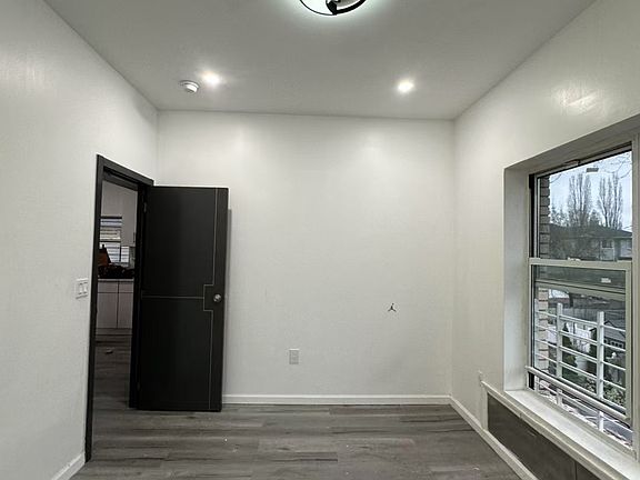 3rd image of 20 Appleby Ave APT 2