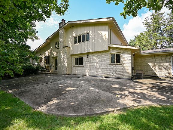 3rd image of 15 Croydon Ln
