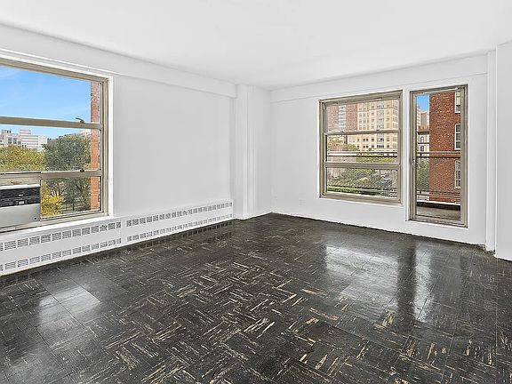 2nd image of 80 La Salle St APT 7F
