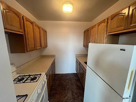 3rd image of 2419 Davidson Ave #D3