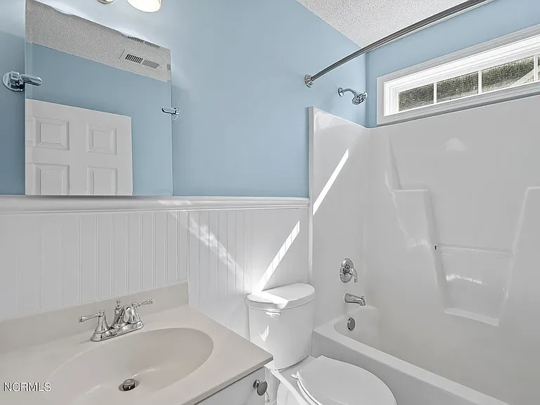 724 Hillside Dr — Photo 6