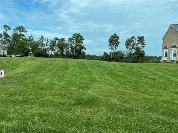 2 Sunset Ln, Uniontown, PA 15401