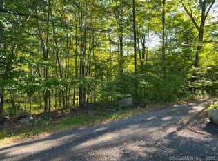 8 Hewlett Rd, New Fairfield, CT 06812