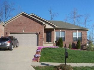 7024 Plum Creek Dr, Sellersburg, IN 47172
